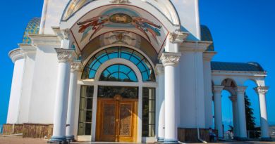 Остановка на маршруте — Храм-маяк в Малореченском